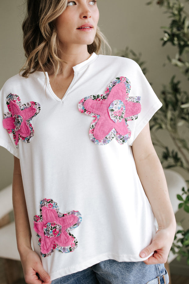 Blusa con cuello en V, mangas dolman y apliques florales blancos
