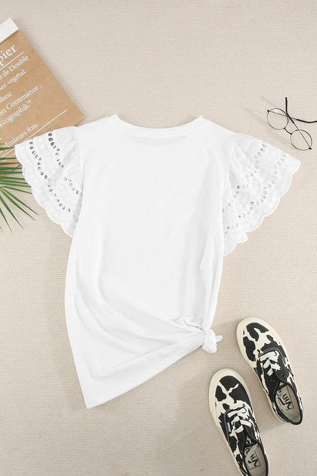 Camiseta blanca con mangas con volantes calados
