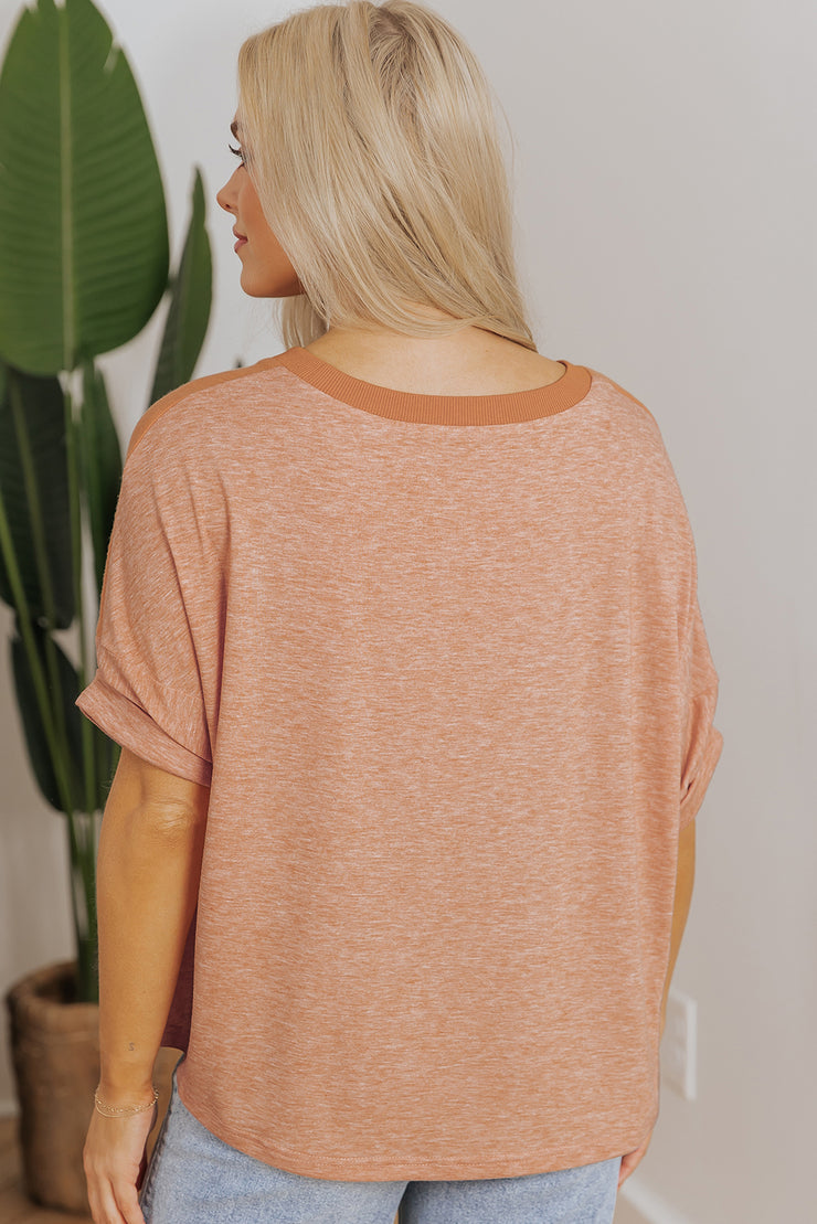 Top Dolman con frente texturizado y parche de corazón con tachuelas en dorado del desierto