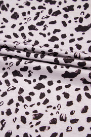 Camiseta de manga corta con cuello redondo y estampado de guepardo color albaricoque