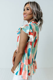 Top con volantes y cuello alto en color rosa