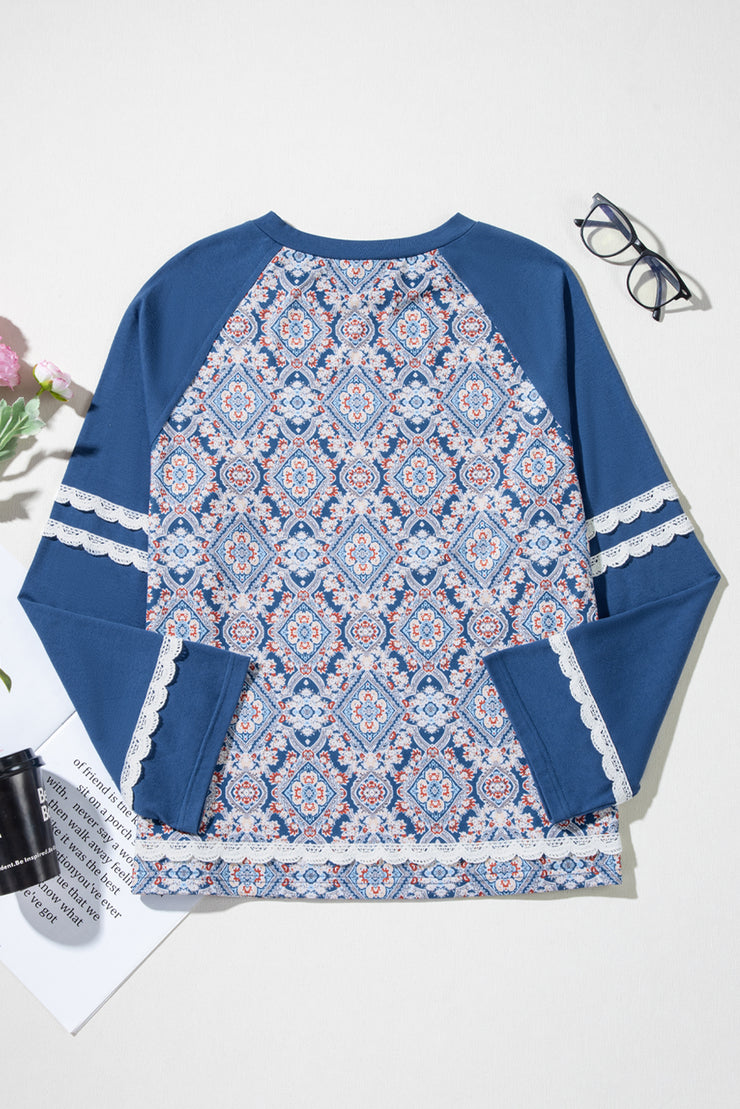 Top de manga larga raglán con estampado geométrico de encaje y patchwork azul