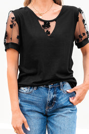 Camiseta de cuello redondo con patchwork de encaje floral negro