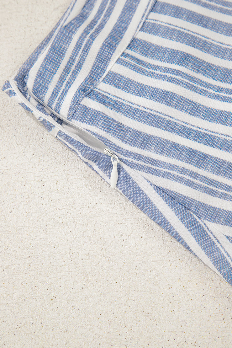 Conjunto de minifalda y chaleco de oficina con botones y rayas azul cielo