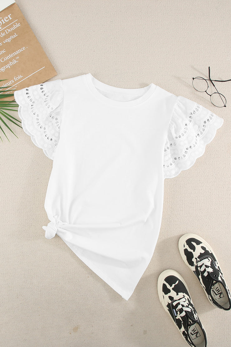 Camiseta blanca con mangas con volantes calados