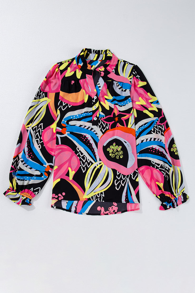 Blusa negra con cuello en V, botones y mangas con volantes y estampado abstracto