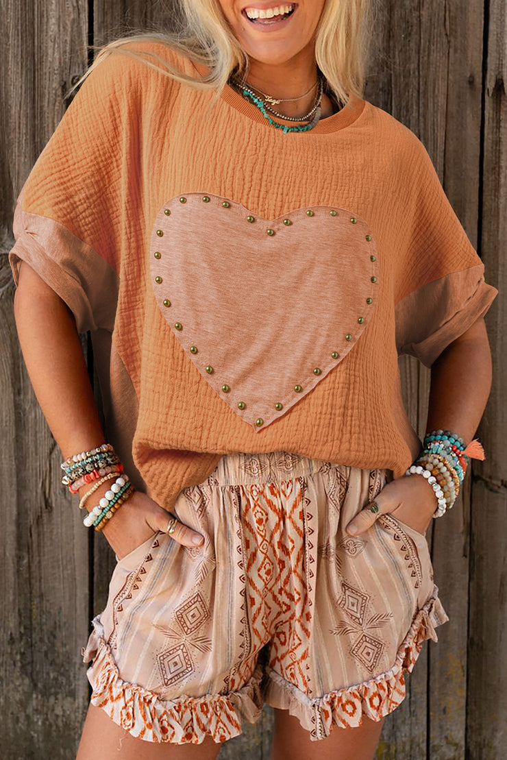Top Dolman con frente texturizado y parche de corazón con tachuelas en dorado del desierto
