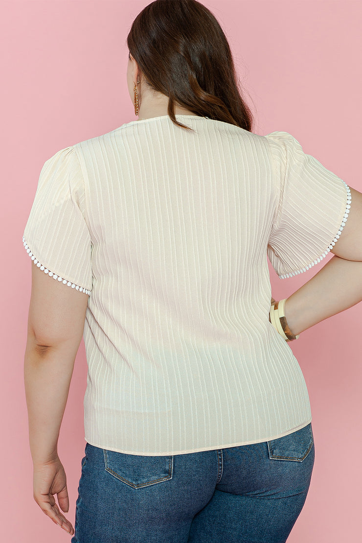 Chemisier beige à manches pétales en dentelle guipure contrastée