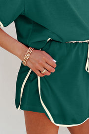 Conjunto de 2 piezas de camiseta y falda con hombros caídos y borde en bloques de color Evergreen