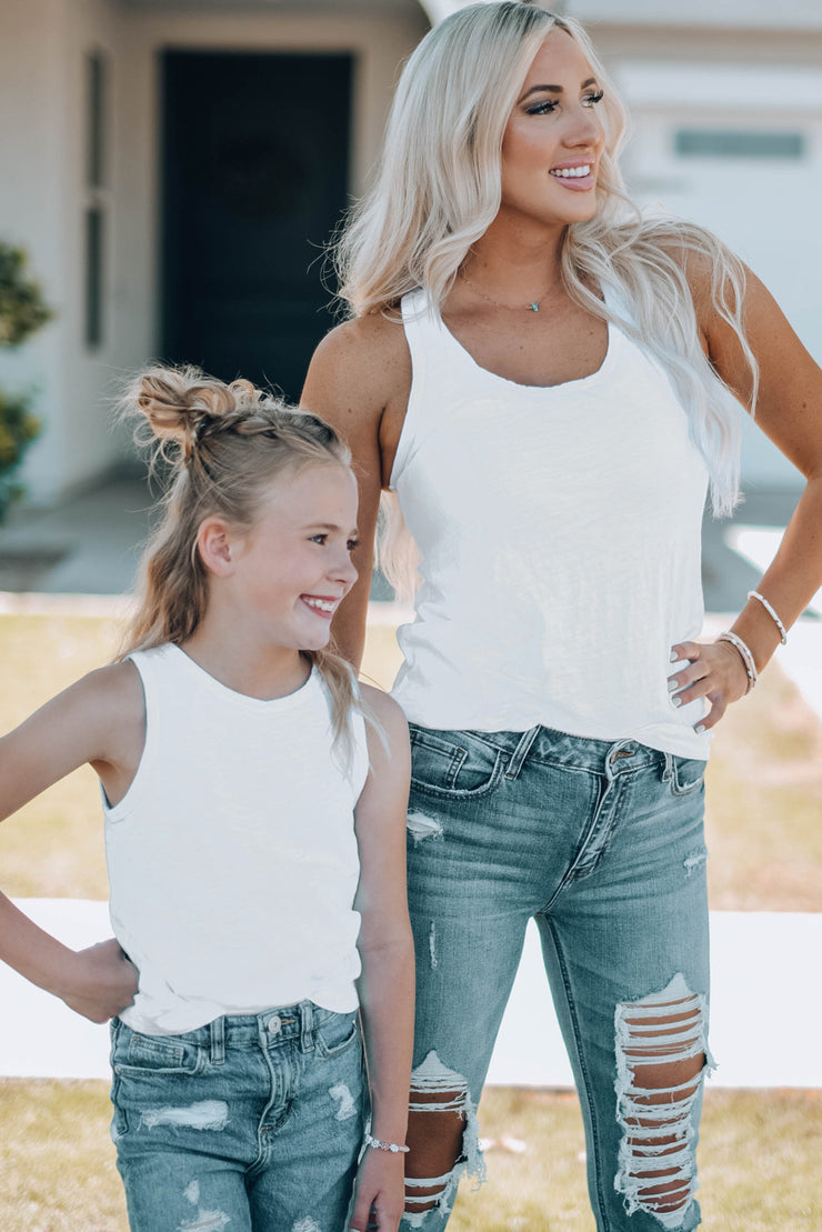 Top básico de tirantes liso con cuello redondo blanco