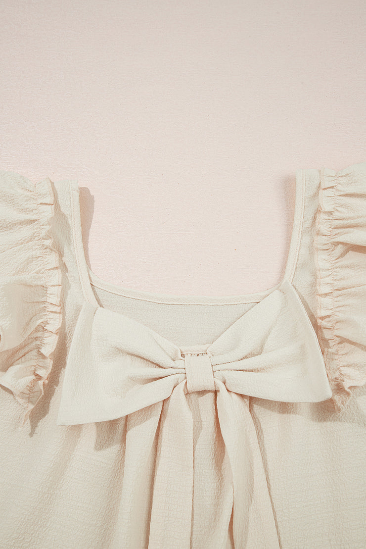 Blusa beige texturizada con lazo, volantes y mangas mariposa